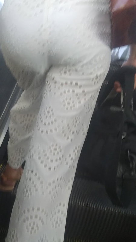 Desi girl back split white bra peek