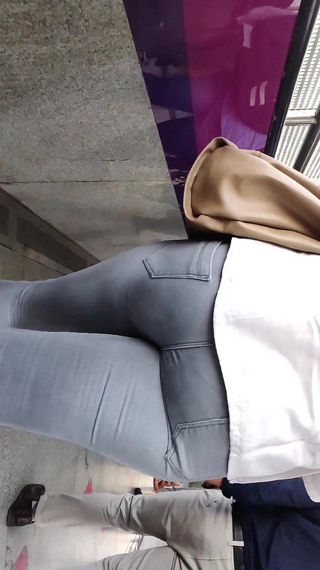 Desi girl big Ass cheeks swinging in slow motion