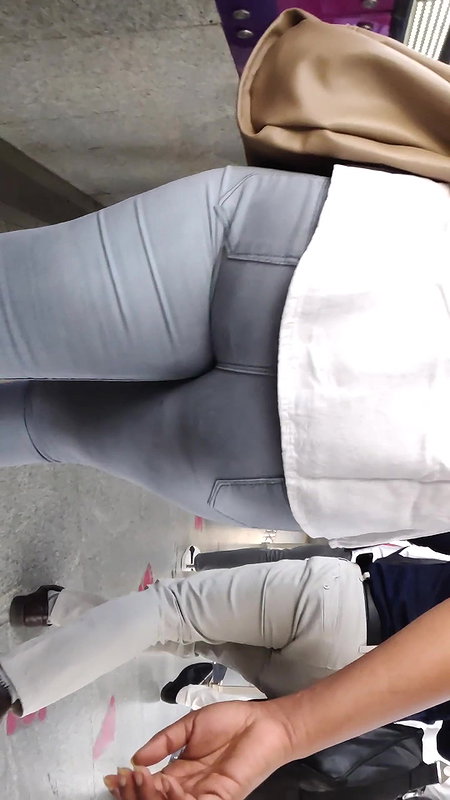 Desi girl big Ass cheeks swinging in slow motion