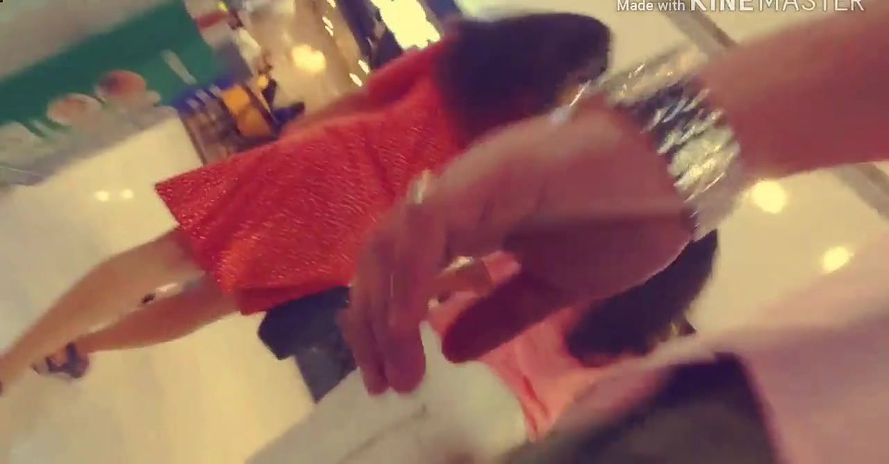 Desi Girl Upskirt in Mall HD