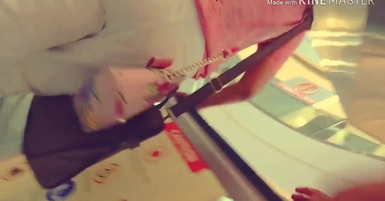 Desi Girl Upskirt in Mall HD