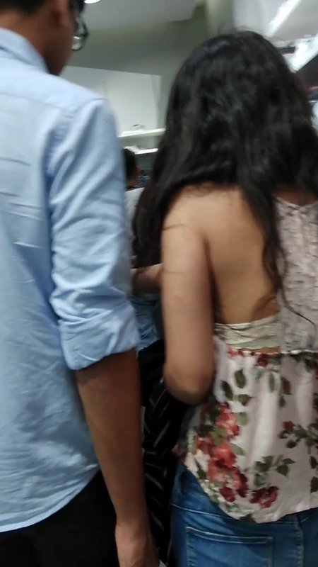 Desi girl white bra and milky back show candid click