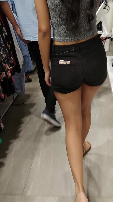 Desi girl white bra and milky back show candid click