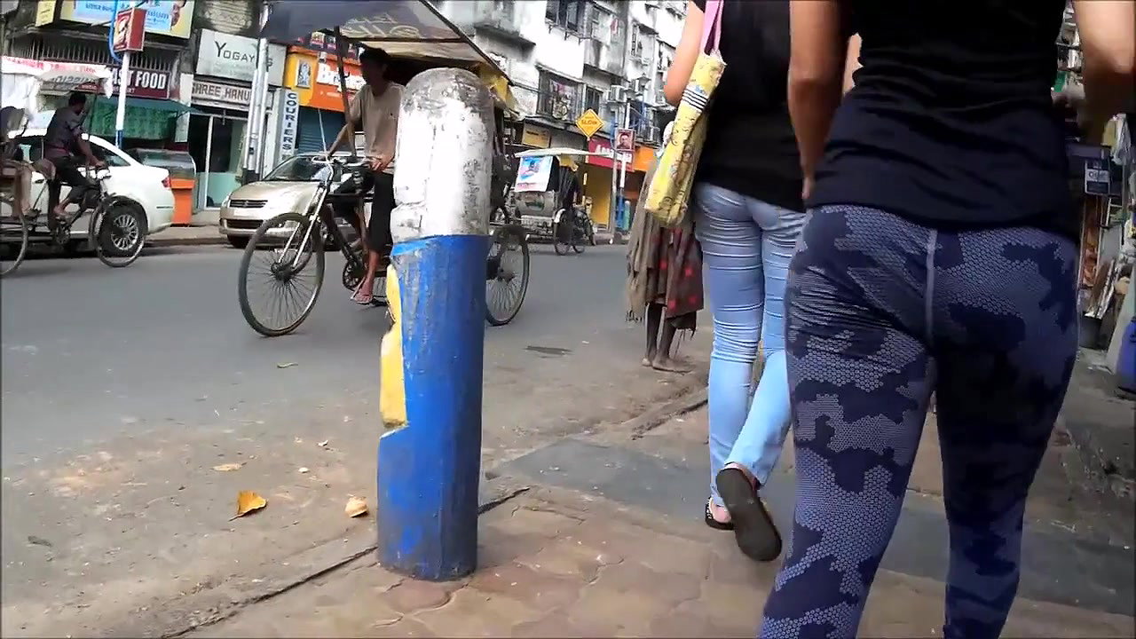 Desi hot ass babe in tight leggins