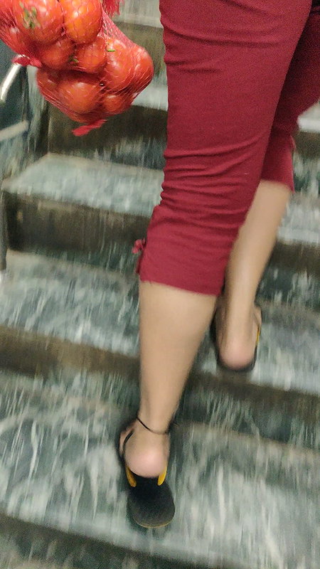 Desi housewife round ass show in tight pajamas