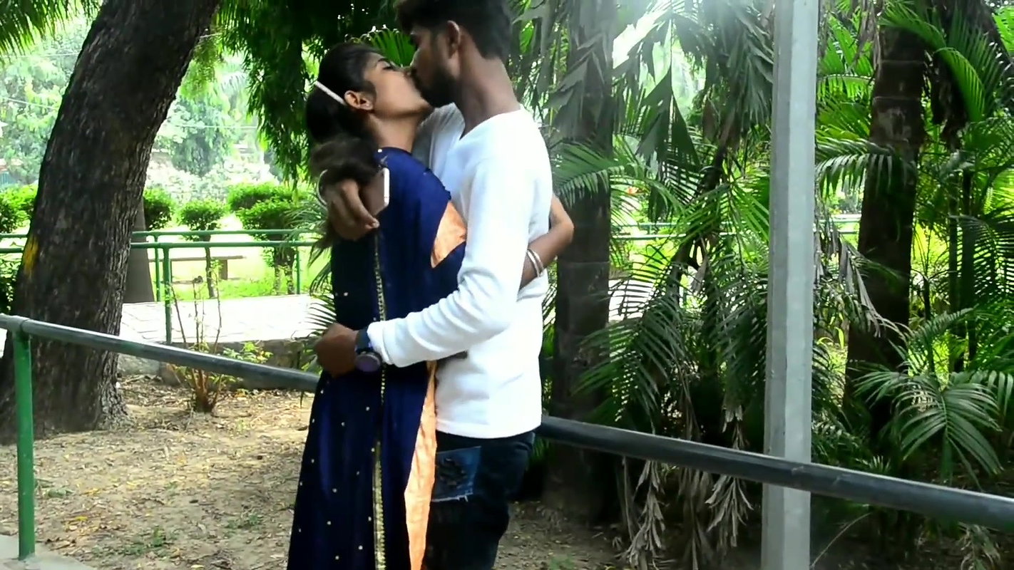 Desi Lovers Hard Kissing, Boobs Press, Ass Press in Public Park