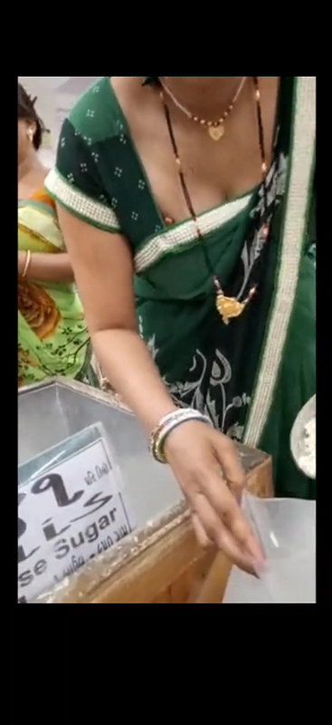 Desi milf awesome cleavage and boobs closeup in supermarket