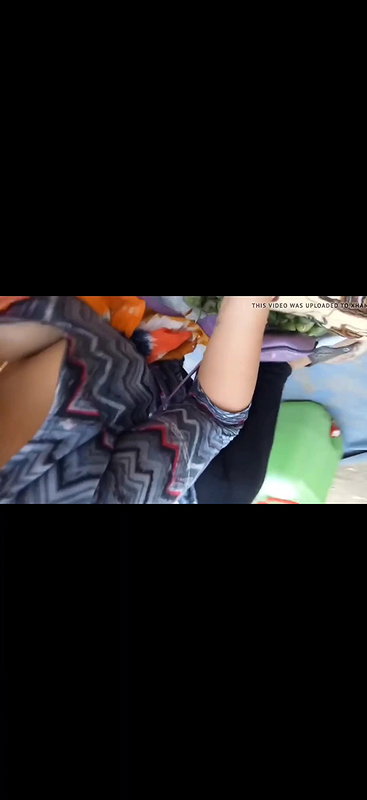 Desi MILF downblouse melons show in market