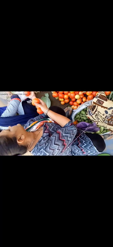 Desi MILF downblouse melons show in market