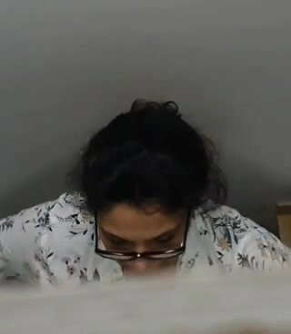 Desi MILF hanging boobs in pink bra captured in trial room