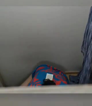 Desi MILF hanging boobs in pink bra captured in trial room