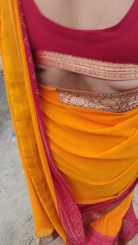 Desi MILF hot Boobs and Milky body candid capture in market