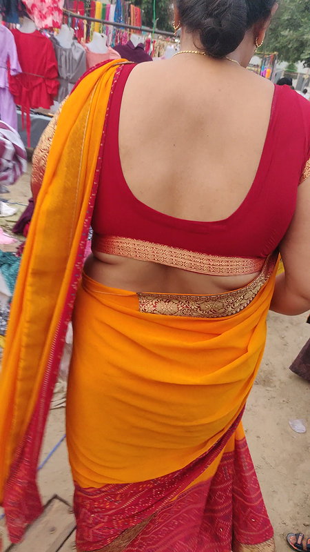 Desi MILF hot Boobs and Milky body candid capture in market