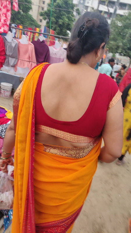 Desi MILF hot Boobs and Milky body candid capture in market
