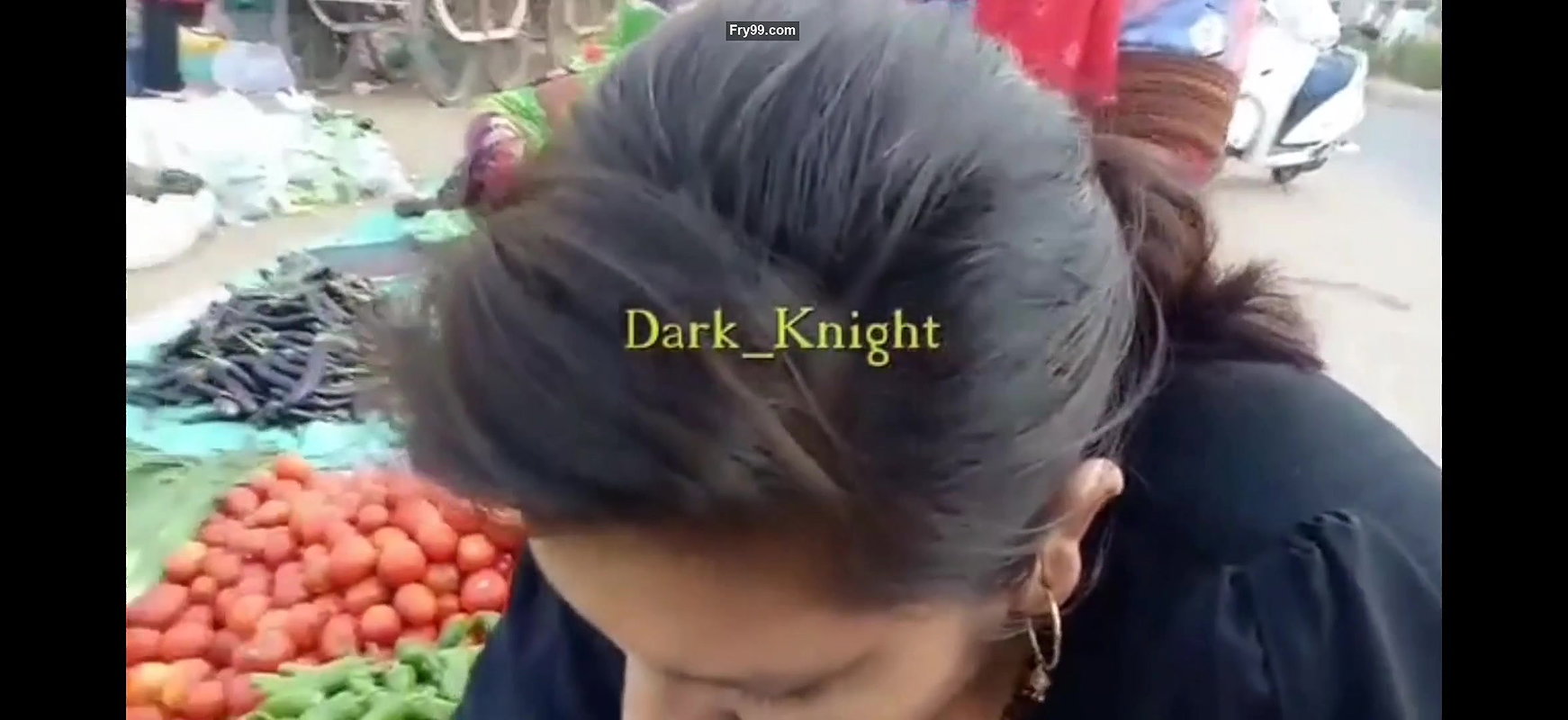 Desi MILF milky cleavage closeup shot by voyeur