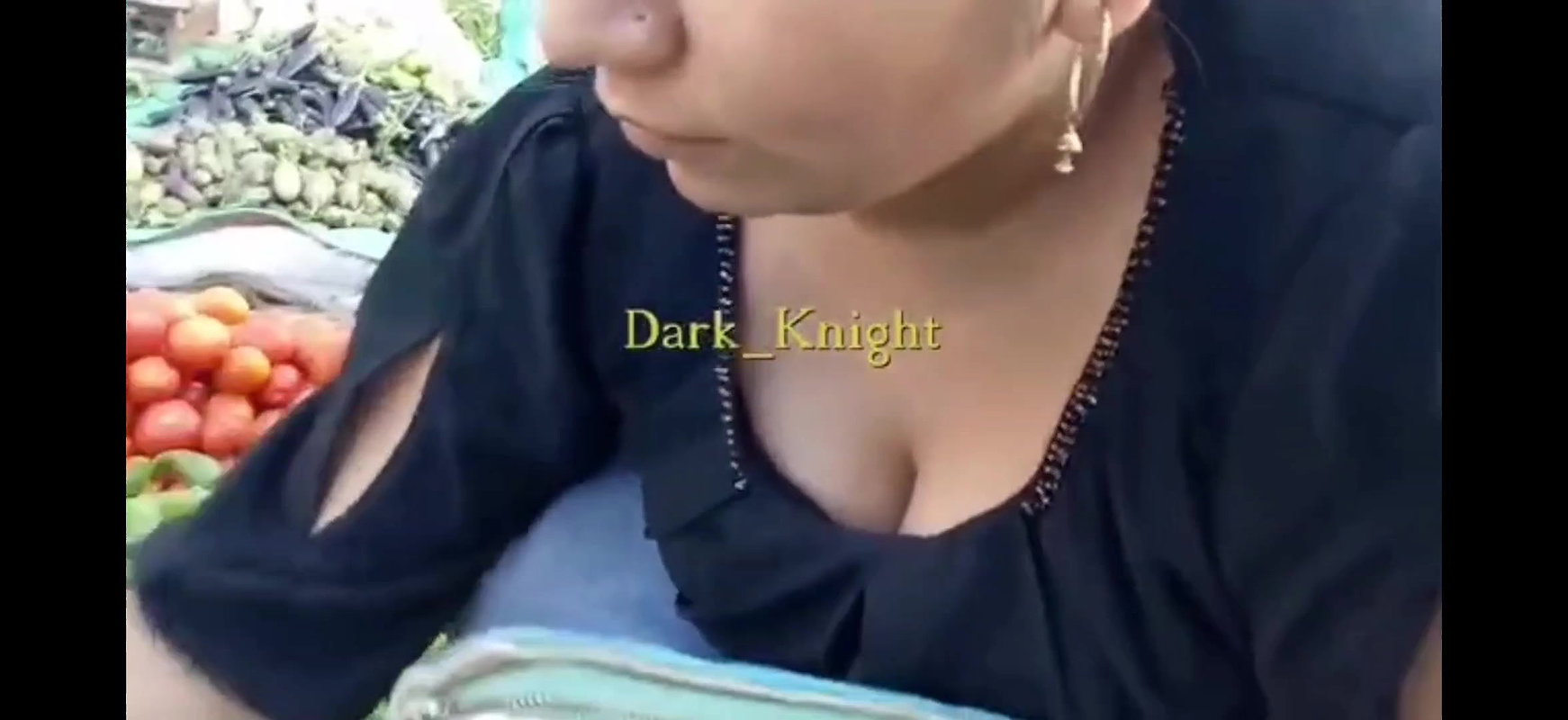 Desi MILF milky cleavage closeup shot by voyeur