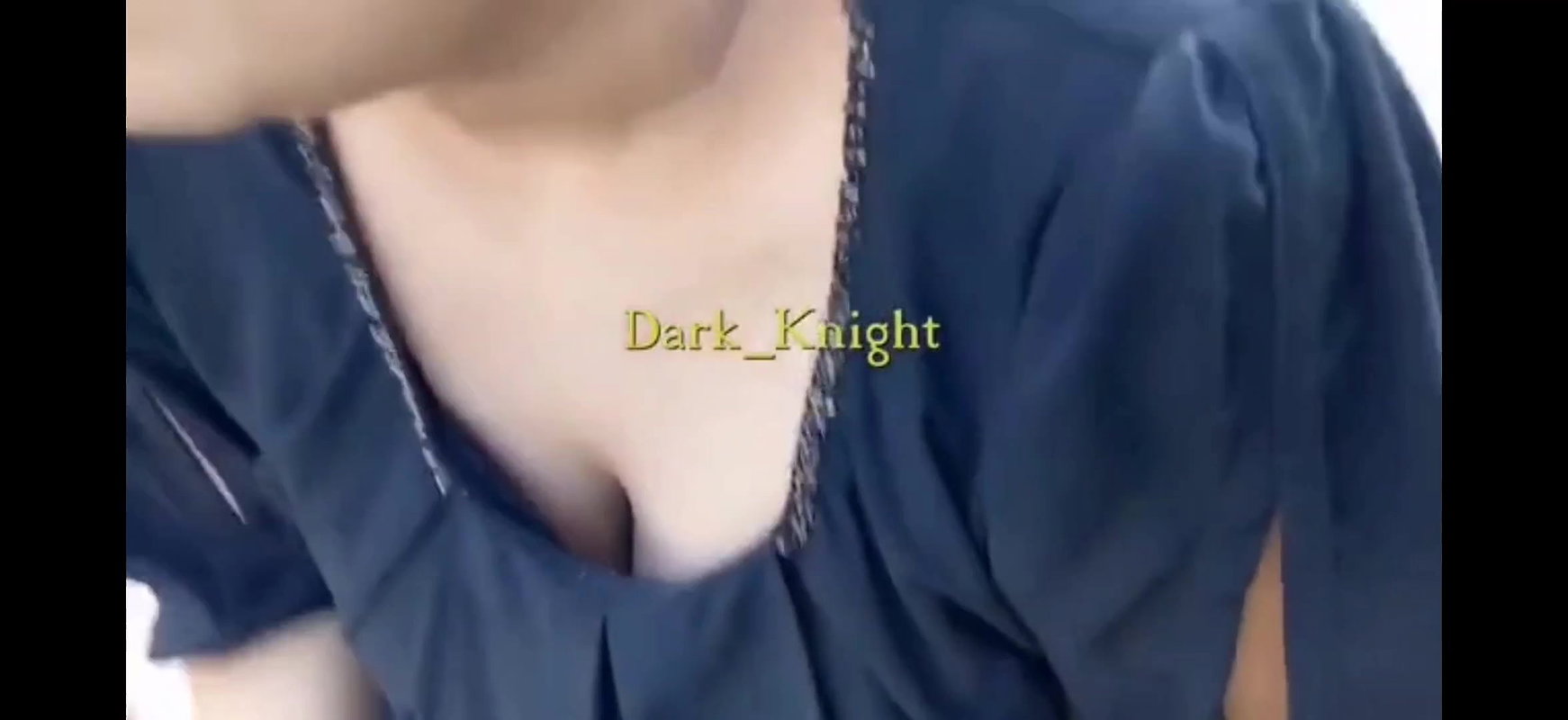 Desi MILF milky cleavage closeup shot by voyeur