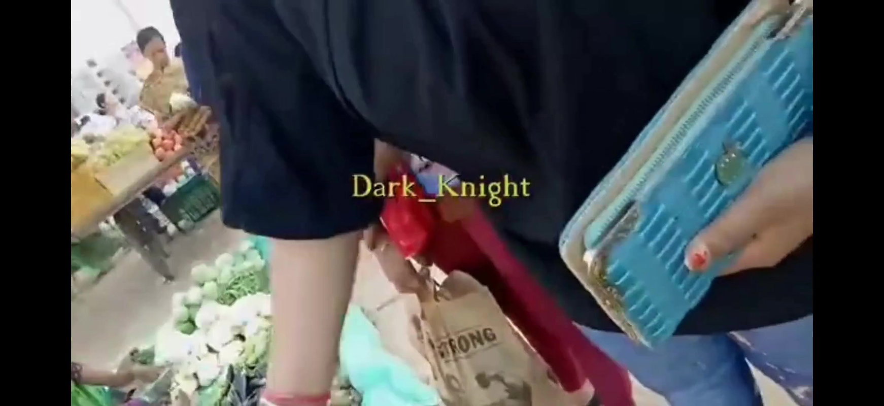 Desi MILF milky cleavage closeup shot by voyeur