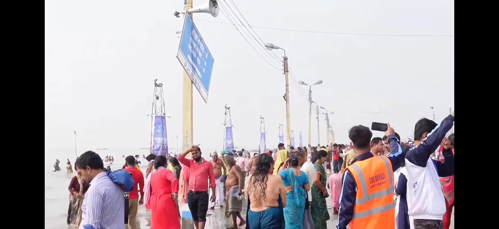 Desi milf nude back show in bathing ghat