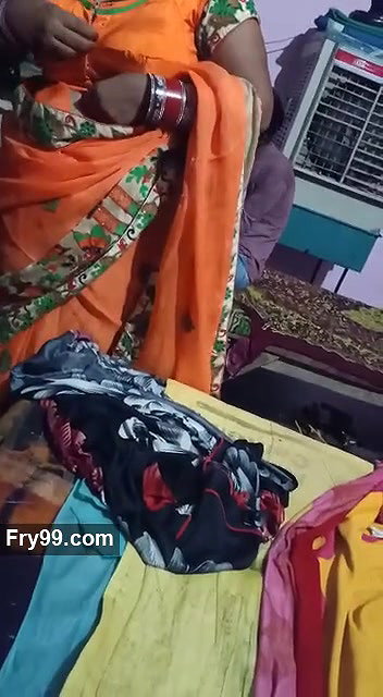 Desi Saree Bhabhi Changing