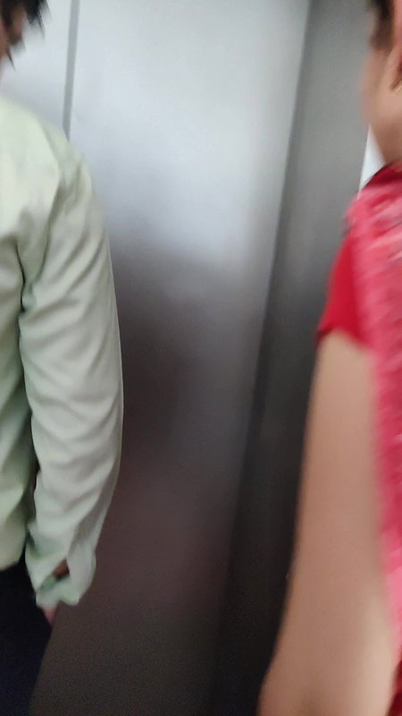 Desi slim babe milky back and black bra visible clearly