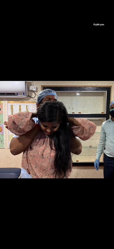 Desi slim beautiful babe navel show