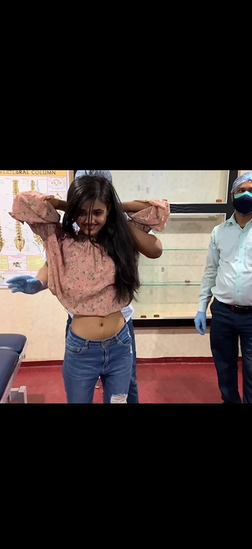 Desi slim beautiful babe navel show