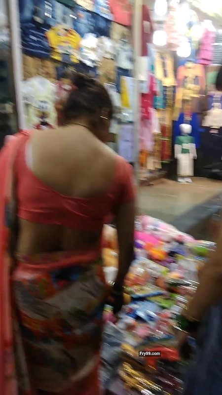 Desi woman milky back show with scratch marks