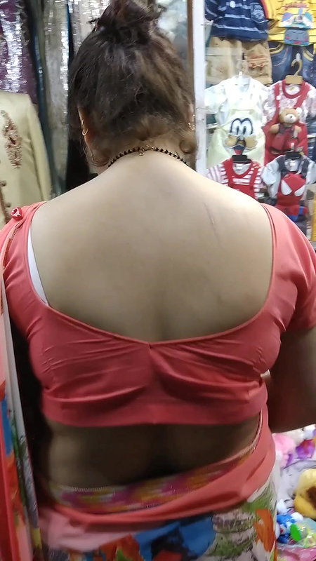 Desi woman milky back show with scratch marks
