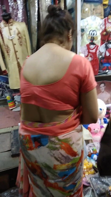 Desi woman milky back show with scratch marks