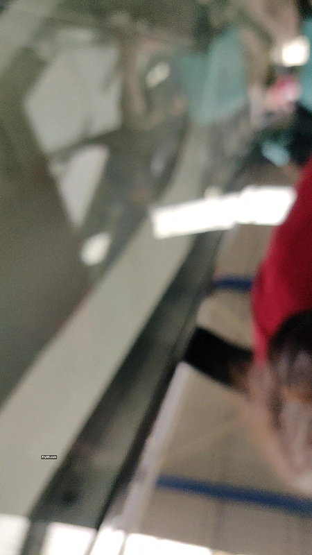 Desi young babe fleshy thighs closeup on escalator