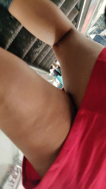 Desi young babe fleshy thighs closeup on escalator