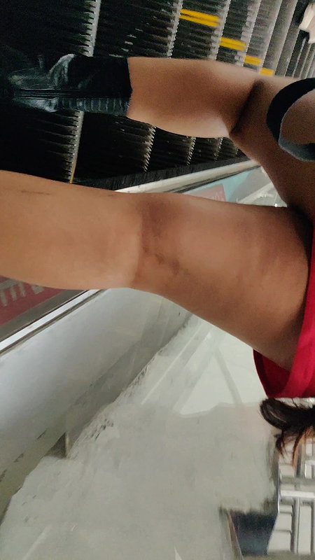 Desi young babe fleshy thighs closeup on escalator