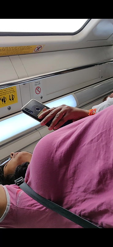 Desi young babe heavy round boobs closeup