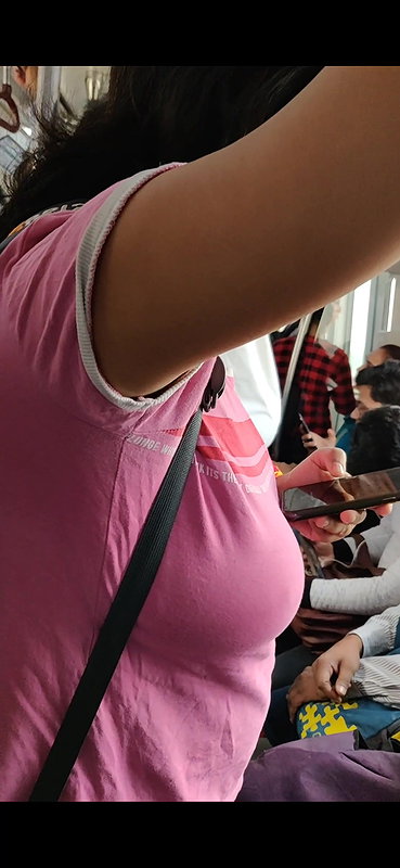 Desi young babe heavy round boobs closeup