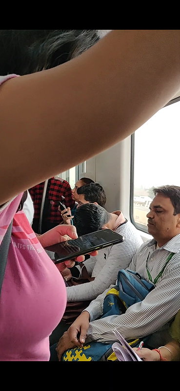 Desi young babe heavy round boobs closeup