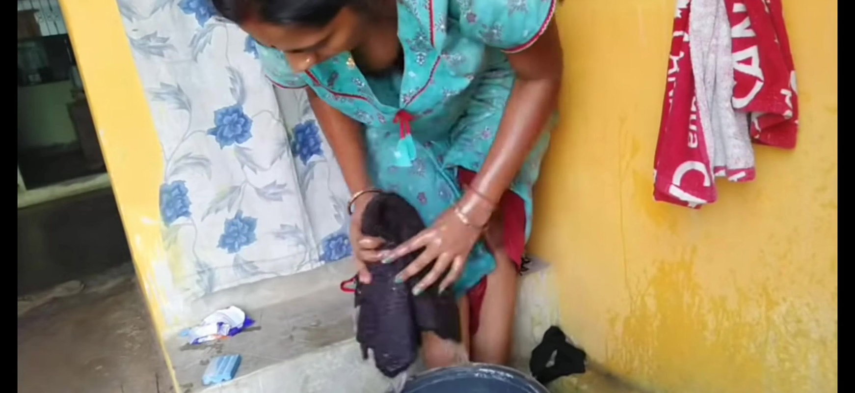 Downblouse boob and nip show