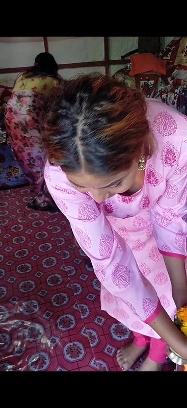 Downblouse huge melons display