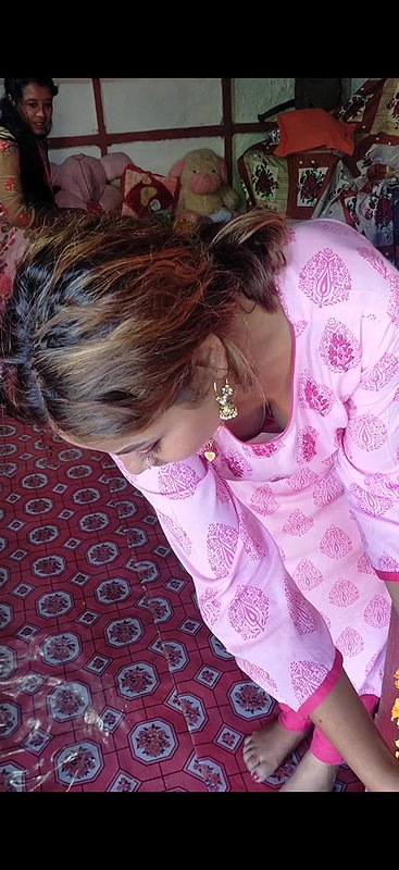 Downblouse huge melons display