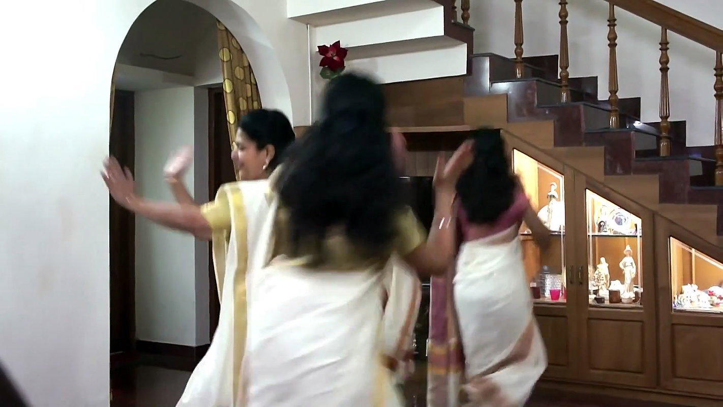 Hot Girl navel during Thiruvathira.mkv