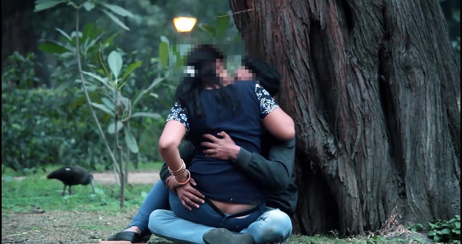Hot Indian Girl Romance in Public Park