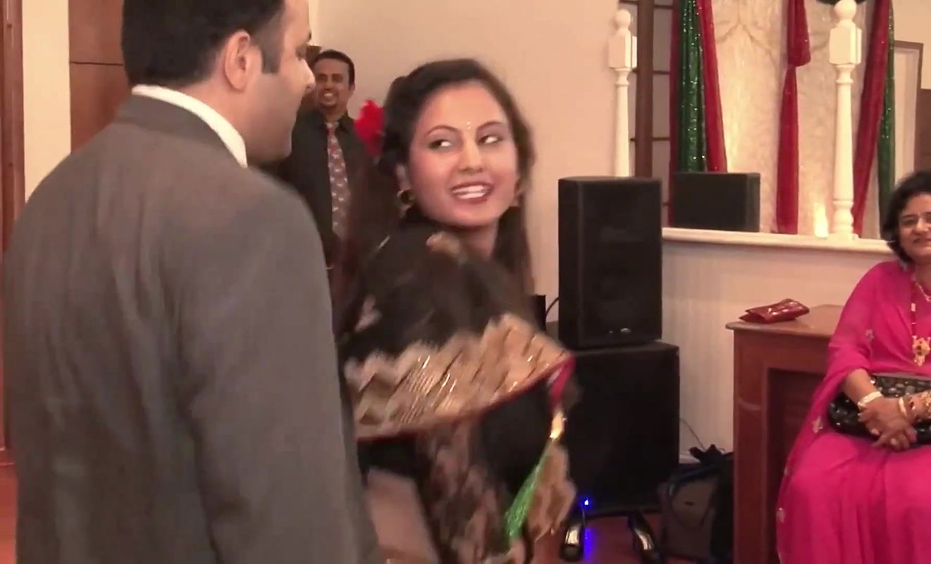 Hot Nepali Aunty Sexy Navel show.mkv