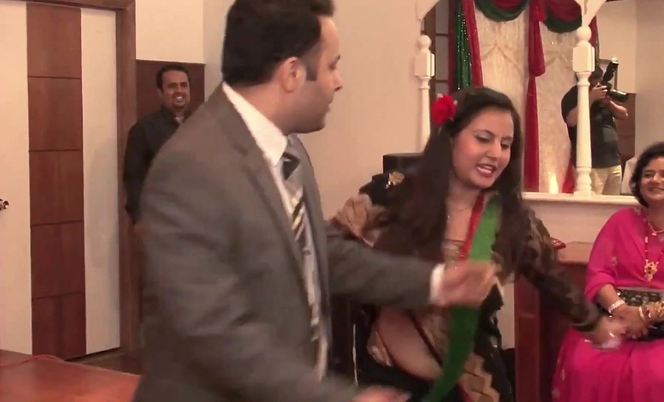 Hot Nepali Aunty Sexy Navel show.mkv