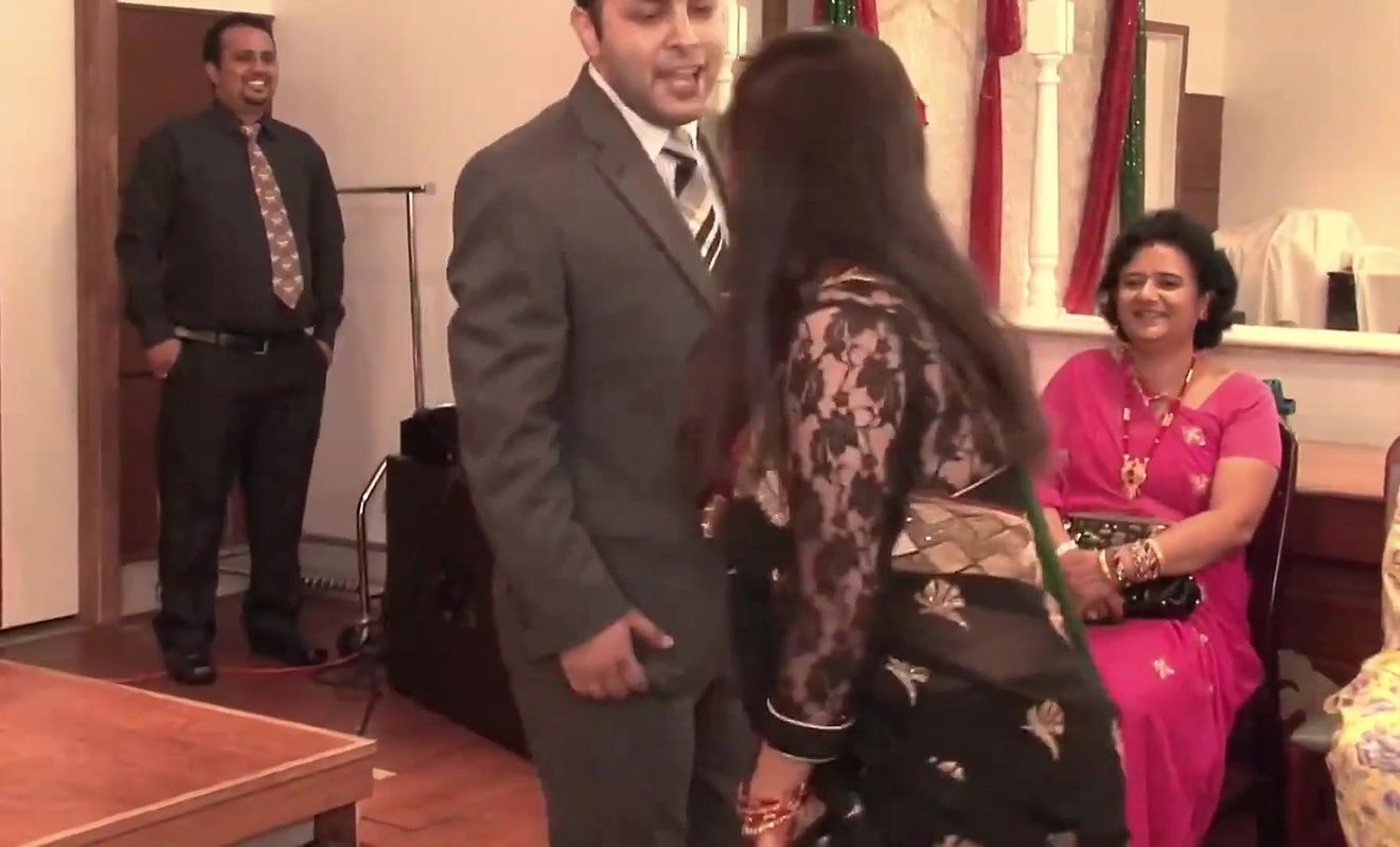 Hot Nepali Aunty Sexy Navel show.mkv