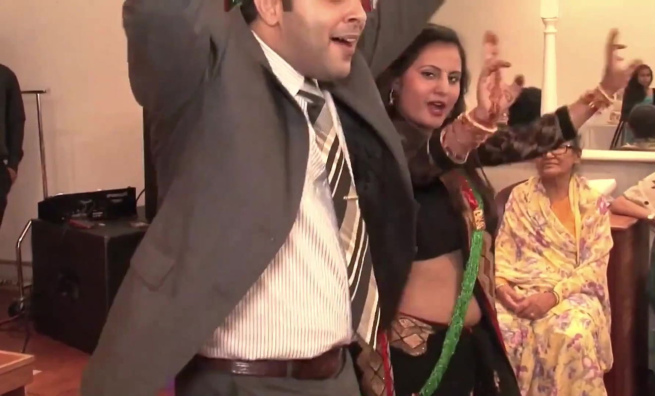 Hot Nepali Aunty Sexy Navel show.mkv