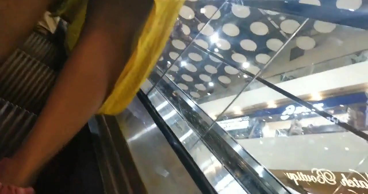 Indian Newly Married chick Upskirt