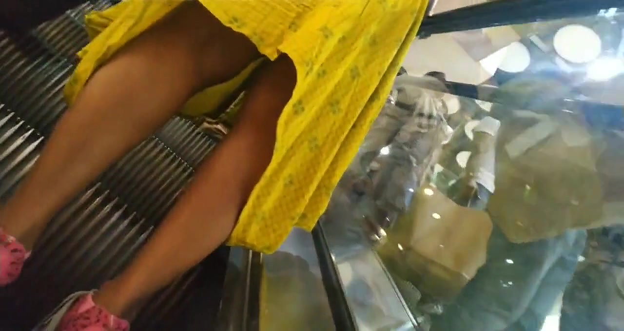 Indian Newly Married chick Upskirt