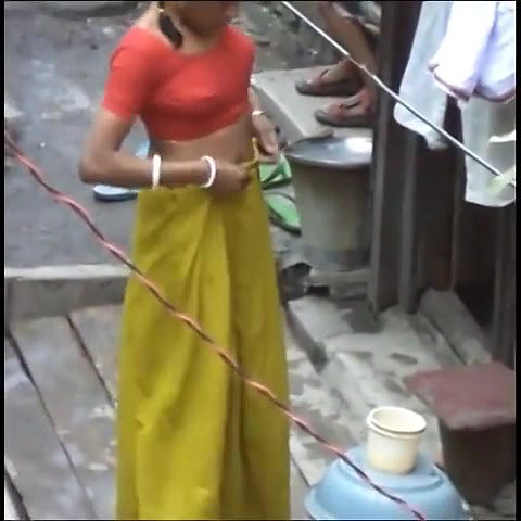 kolkata bhabhi chaning in open