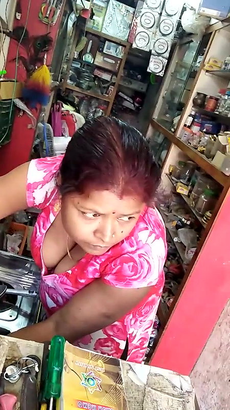 Lady shopkeeper huge cleavage n boob show