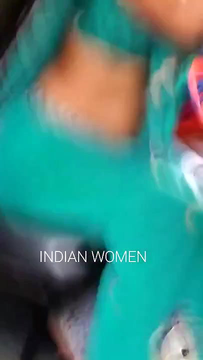 Marathi Girl Navel and wide tummy show in the bus